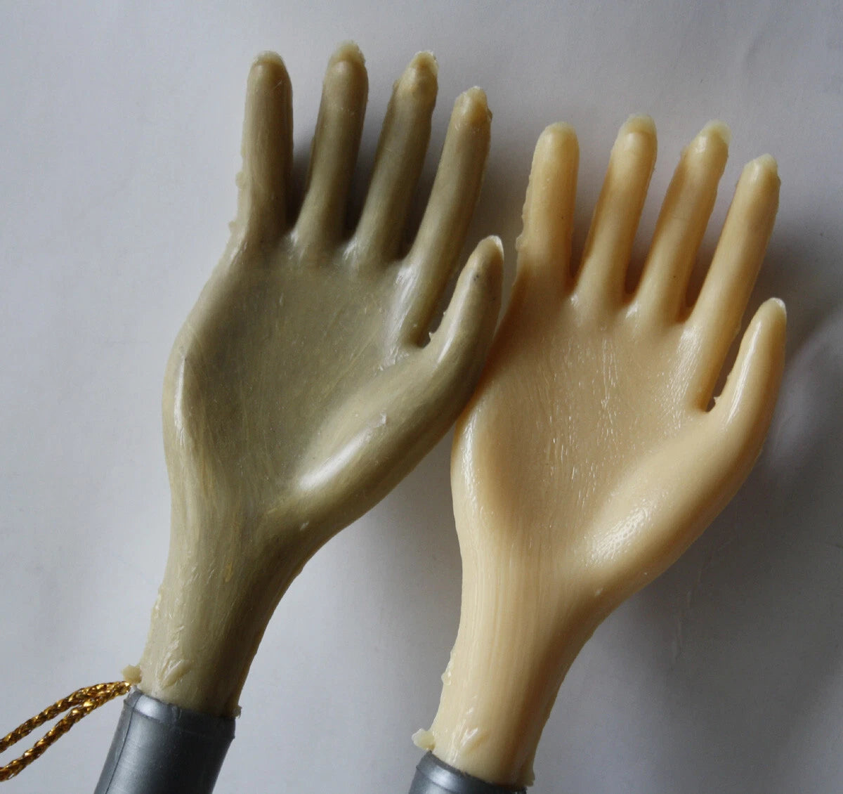 2X VINTAGE 70'S BACK SCRATCHER + LONG HANDLE SHOE HORN COMBO STICK GREECE NEW !
