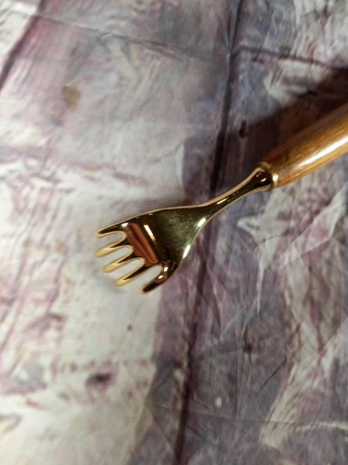 Manly Back Scratcher with Whiskey Barrel Handle – Unique Gift for Dad, Grandpa,