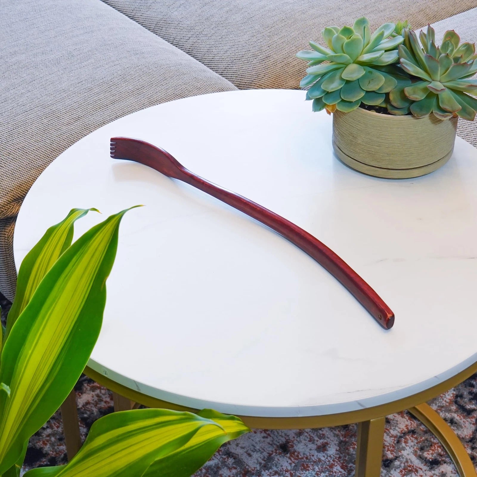 ITCHY-BAN Oversized Wooden Back Scratcher 18'' Extended Curved Handle for Bet...