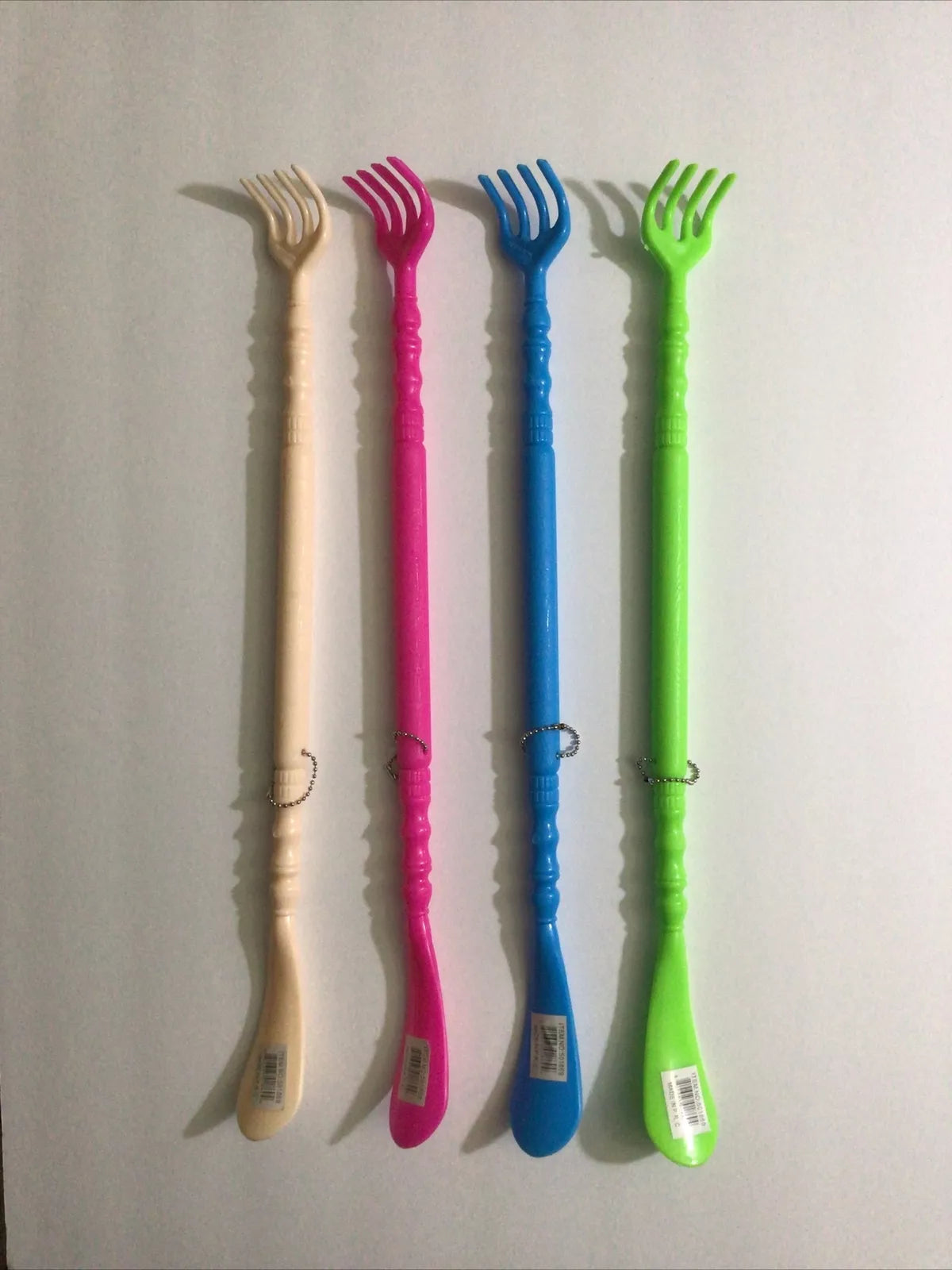 2 PCS 18.5” COLORFUL PLASTIC BACK SCTRACHER WITH SHOE HORN 4 COLORS