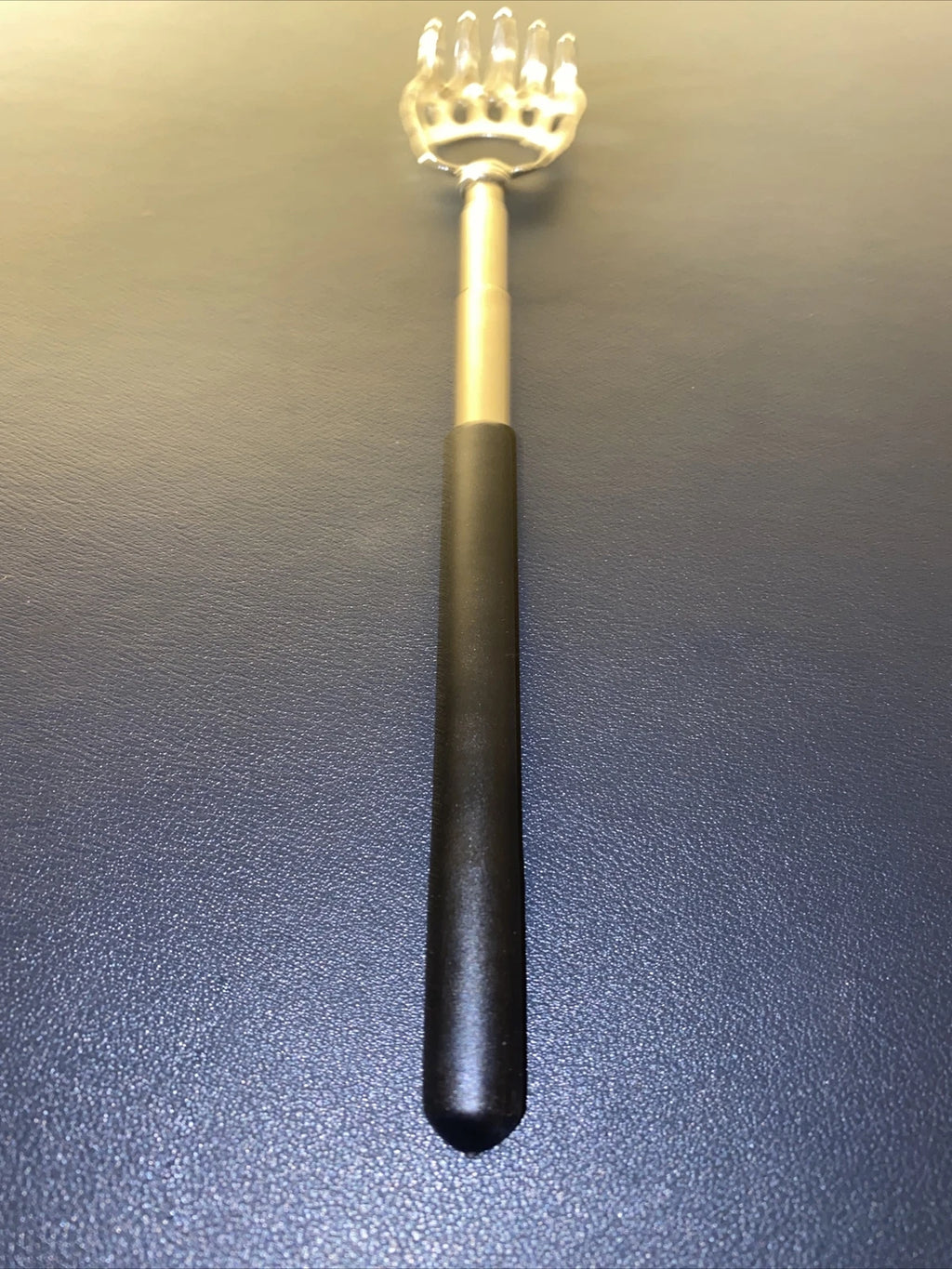 Portable Extendable Telescopic Bear Claws Metal Back Scratchers/Hand Massager