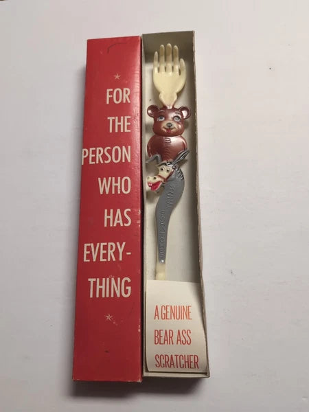 VINTAGE NOS PLASTIC "BEAR ASS" BACK SCRATCHER Gag Gift Orig Box